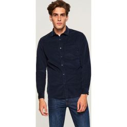 Sztruksowa koszula regular fit - Granatowy. Koszule męskie marki Reserved. W wyprzedaży za 79.99 zł.