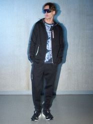 4F Spodnie dresowe joggery męskie - czarne M. Czarne długie spodnie sportowe męskie 4f, bez wzorów, z dresówki. Za 229.99 zł.