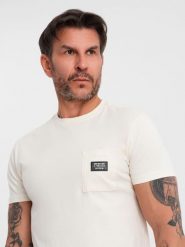 Męski casualowy t-shirt z naszywką na kieszeni – kremowy V8 - Rozmiar: XL. Białe t-shirty męskie Ombre Clothing, m, z aplikacjami, z bawełny, bez kołnierzyka, bez ramiączek. W wyprzedaży za 49.99 zł.