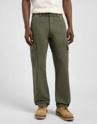 MESKIE SPODNIE LEE CARGO PANT OAK MOSS 112370611. Zielone spodnie na co dzień męskie Lee, bez wzorów, z materiału. Za 219.99 zł.