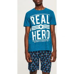 Piżama z szortami Real Hero - Turkusowy. Niebieskie piżamy męskie Reserved. Za 69.99 zł.