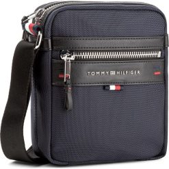 Saszetka TOMMY HILFIGER - Elevated Mini Reporter AM0AM03186 413. Saszetki męskie marki Tommy Hilfiger. Za 349.00 zł.