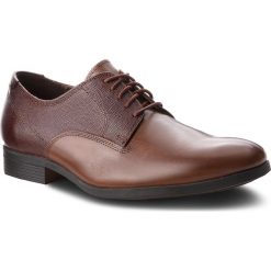Półbuty CLARKS - Gilmore Walk 261348597 Gilmore Walk 261348597. Eleganckie półbuty męskie marki Clarks. W wyprzedaży za 299.00 zł.