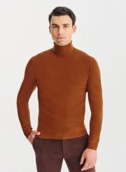 PALKO LORENTE - Kamelowy gładki golf męski. Swetry męskie Pako Lorente, bez wzorów, z bawełny, bez kołnierzyka, bez ramiączek. Za 169.99 zł.