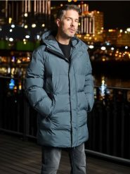 Pikowana kurtka z kapturem - szary. Szare kurtki męskie Sinsay, l, bez wzorów, bez ramiączek, z kapturem. Za 199.99 zł.