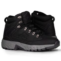 Buty męskie trapery zimowe LOTTO WOODLARK MID. Czarne buty zimowe męskie Lotto, na zimę, bez wzorów, casualowe, bez obcasa, bez zapięcia. W wyprzedaży za 135.00 zł.