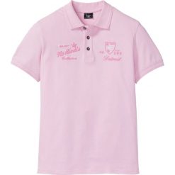 Shirt polo z nadrukiem bonprix jasnoróżowy. Koszulki polo męskie bonprix. Za 24.99 zł.