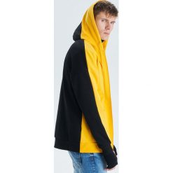 Dwukolorowa bluza - Żółty. Bluzy nierozpinane męskie marki Cropp. W wyprzedaży za 69.99 zł.