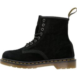 Dr. Martens 1460 Botki sznurowane black. Buty zimowe męskie marki Dr. Martens. W wyprzedaży za 539.25 zł.