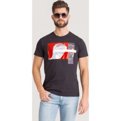 T-SHIRT Versace Jeans. Czarne t-shirty męskie Versace Jeans, l, bez wzorów, z bawełny, bez kołnierzyka, bez ramiączek. Za 356.30 zł.