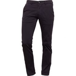 BOSS CASUAL Chinosy black. Eleganckie spodnie męskie marki BOSS CASUAL. Za 419.00 zł.