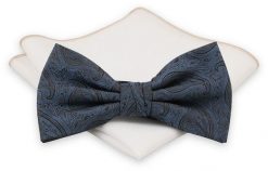 Ciemna Niebieska Mucha z Białą Poszetką -CHATTIER- Męska, Brązowy Wzór Paisley. Niebieskie krawaty i muchy męskie Chattier, bez wzorów, eleganckie. Za 59.00 zł.