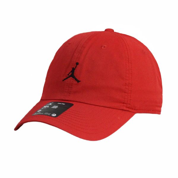 Czapka z daszkiem Air Jordan Jumpman Club Cap Czerwona FD5185-687. Czerwone czapki męskie Jordan, bez wzorów, sportowe. Za 149.49 zł.