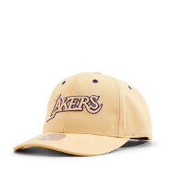 Czapka typu snapback Los Angeles Lakers. Żółte czapki męskie Mitchell & Ness, bez wzorów, sportowe. Za 190.50 zł.