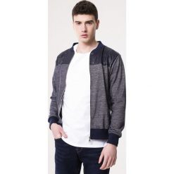 Granatowa Bluza Overacting. Bluzy rozpinane męskie marki Born2be. Za 34.99 zł.