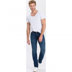Dżinsy "Johnny" - Slim fit - w kolorze granatowym. Niebieskie jeansy męskie Cross Jeans, z aplikacjami. W wyprzedaży za 136.95 zł.