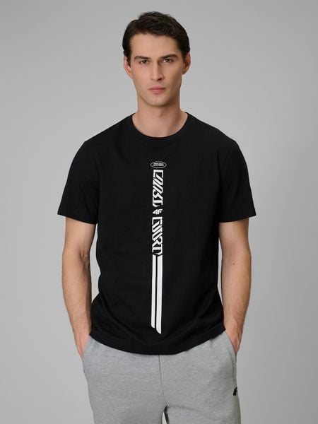 4F T-shirt regular z nadrukiem męski - czarny XL. Czarne t-shirty męskie 4f, m, bez wzorów, z bawełny, bez kołnierzyka, bez ramiączek. Za 89.99 zł.