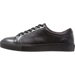 Royal RepubliQ SPARTACUS BASE SHOE Sneakersy niskie black. Buty sportowe na co dzień męskie marki Royal RepubliQ. Za 589.00 zł.