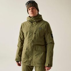 Kurtka narciarska męska z membraną Twin Tip Dare 2b. Zielone kurtki narciarskie i snowboardowe męskie Dare 2B, na zimę, m, bez wzorów, z tkaniny, bez kaptura, narciarskie. W wyprzedaży za 849.99 zł.