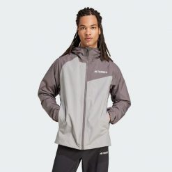 Kurtka Terrex Multi 2L RAIN.RDY. Brązowe kurtki męskie ADIDAS, l, bez wzorów, z materiału, sportowe, bez ramiączek, bez kaptura. Za 549.00 zł.