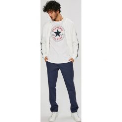 Review - Bluza. Białe bluzy nierozpinane męskie Review, l, bez wzorów, z bawełny, bez ramiączek, bez kaptura. W wyprzedaży za 99.90 zł.