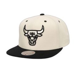 Czapka typu snapback Mitchell & Ness Evergreen Chicago Bulls. Białe czapki męskie Mitchell & Ness, bez wzorów. Za 214.50 zł.