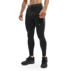 Męskie legginsy treningowe Fitness Siroko Pioneer. Czarne bielizna termoaktywna męska SIROKO, m, bez wzorów, z materiału, bez ramiączek, na fitness i siłownię. W wyprzedaży za 127.00 zł.