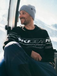 4F Sweter loose z wełną męski - czarny XL. Czarne swetry męskie 4f, bez wzorów, z wełny, bez kołnierzyka, bez ramiączek. Za 299.99 zł.