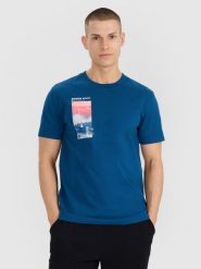 4F T-shirt regular z nadrukiem męski - turkusowy M. Niebieskie t-shirty męskie 4f, m, bez wzorów, z bawełny, bez kołnierzyka, bez ramiączek. Za 59.99 zł.