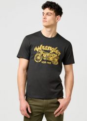 MESKA KOSZULKA WRANGLER AMERICANA TEE BLACK 112371412. Czarne t-shirty męskie Wrangler, s, bez wzorów, bez kołnierzyka, bez ramiączek. Za 79.99 zł.