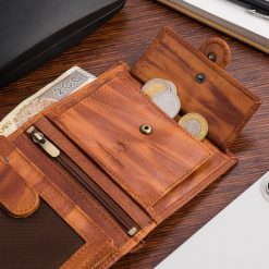 Portfel skórzany męski pionowy klasyczny brązowy RFiD Beltimore D35. Brązowe portfele męskie bez wzorów. Za 59.90 zł.