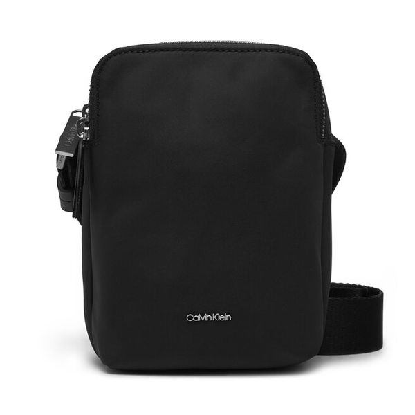 Saszetka Calvin Klein. Czarne saszetki męskie Calvin Klein, bez wzorów, małe. Za 189.99 zł.