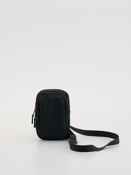 Saszetka crossbody - czarny. Czarne saszetki męskie Reserved, bez wzorów, małe. Za 79.99 zł.