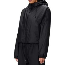 Kurtka RAINS LOHJA SHORT INSULATED JACKET Czarny. Czarne kurtki męskie Rains, m, bez wzorów, z syntetyku, bez ramiączek, bez kaptura. Za 825.94 zł.