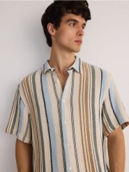Koszula comfort fit w paski - wielobarwny. Koszule męskie Reserved, l, bez wzorów, z bawełny, bez kołnierzyka, bez ramiączek. W wyprzedaży za 89.99 zł.