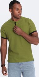 Ombre Męska koszulka polo bez kołnierzyka - oliwkowa V6 OM-TSCT-0156 XL. Zielone koszulki polo męskie Ombre, m, bez wzorów, bez kołnierzyka, bez ramiączek. Za 79.99 zł.