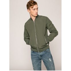 Jack & Jones - Kurtka bomber New Pacific. Kurtki męskie marki Jack & Jones. W wyprzedaży za 119.90 zł.
