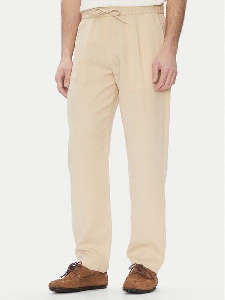 Marciano Guess Spodnie materiałowe 5GHB03 2310Z Beżowy Regular Fit. Brązowe spodnie na co dzień męskie Marciano Guess, z aplikacjami, z materiału. Za 309.99 zł.