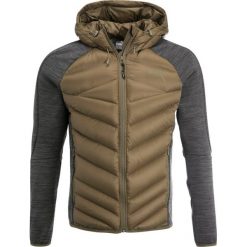 Puma PADDED WARM Kurtka sportowa oliv. Zielone kurtki treningowe męskie Puma, z materiału. W wyprzedaży za 501.75 zł.
