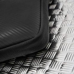 Saszetka męska skórzana na ramię z tłoczeniem typu carbon czarna Paolo Peruzzi AL-19-BL. Czarne saszetki męskie bez wzorów, z nylonu. Za 179.00 zł.