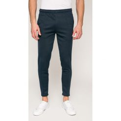 Ellesse - Spodnie. Spodnie na co dzień męskie marki Ellesse. W wyprzedaży za 149.90 zł.