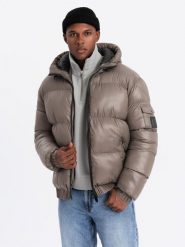 Ciepła męska kurtka puffer ze ściągaczami – ciemnobeżowa V3 - Rozmiar: L. Brązowe kurtki męskie Ombre Clothing, na zimę, l, z aplikacjami, z gumy, bez ramiączek, z kapturem. W wyprzedaży za 314.99 zł.