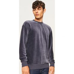 Bluza z prążkowanego weluru - Niebieski. Bluzy nierozpinane męskie marki Reserved. W wyprzedaży za 59.99 zł.