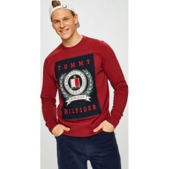 Tommy Hilfiger - Bluza. Brązowe bluzy nierozpinane męskie Tommy Hilfiger, z aplikacjami, z bawełny. Za 499.90 zł.