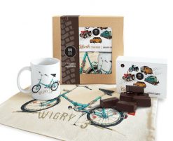 Wigry 3 — paczka (Zawartość paczki: koszulka, torba, kubek, słodycze; Rozmiar koszulki / bluzy: 5XL (męska); Kolor koszulki / bluzy: czarny; Rodzaj na. Czarne bluzy nierozpinane męskie nikiniki, m, bez wzorów, z bawełny, bez ramiączek, bez kaptura. Za 179.00 zł.