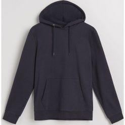 Bluza z kapturem - Granatowy. Bluzy nierozpinane męskie marki Reserved. W wyprzedaży za 79.99 zł.