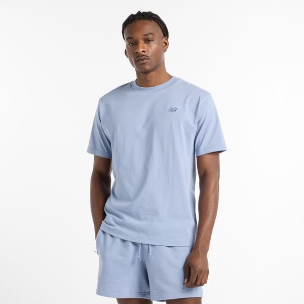 Koszulka męska New Balance MT41533DUS – niebieska. Niebieskie t-shirty sportowe męskie New Balance, m, bez wzorów, z dresówki, klasyczne, bez ramiączek. Za 119.99 zł.