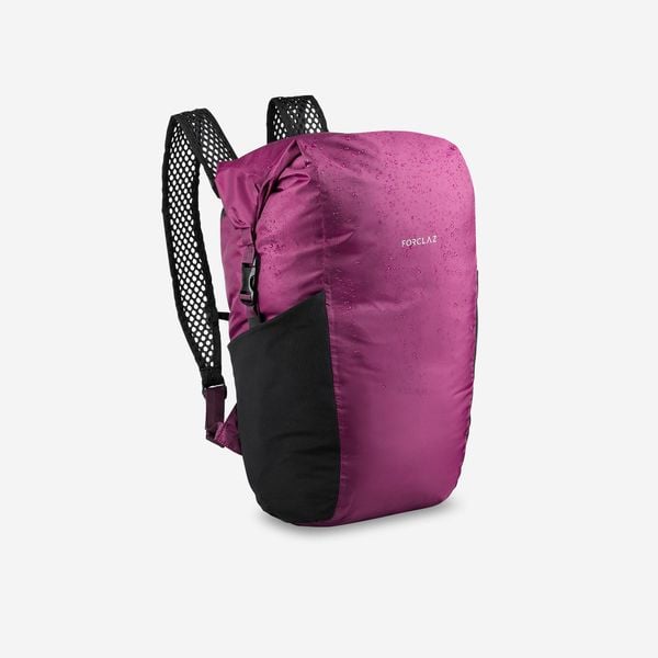Plecak trekkingowy Forclaz Travel 20 l wodoodporny. Czarne plecaki męskie FORCLAZ, bez wzorów, z materiału. Za 59.99 zł.