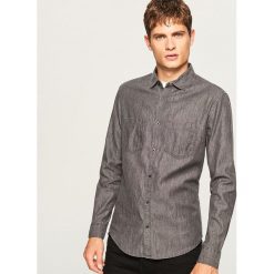 Jeansowa koszula slim fit - Szary. Szare koszule męskie Reserved, z jeansu. W wyprzedaży za 39.99 zł.
