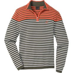 Sweter ze stójką w paski, z bawełny z recyclingu bonprix ciemnooliwkowo-ciemnopomarańczowo-biel wełny w paski. Swetry męskie marki bonprix. Za 74.99 zł.